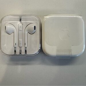APPLE Wired Headphones Earbuds with Microphone, Volume Control, 3.5mm Jack